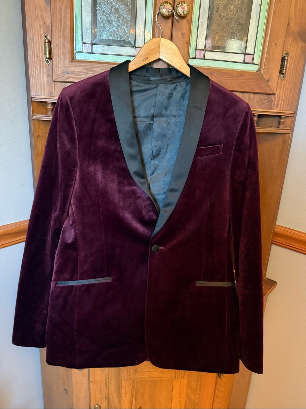 ASOS DESIGNStyle: Slim Tuxedo Suit Jacket in Burgundy Velvet 38 L